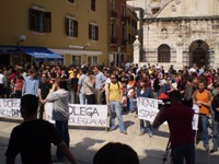 Zadarski studenti prosvjeduju na Narodnom trgu 20. travnja 2007.