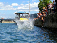 skokovi u neretvu s male rive u Metkovi�u, 2004.