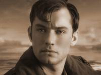 Jude Law u trenutku kad je sazno da je odabran za najseksipilniju �ensku godine.