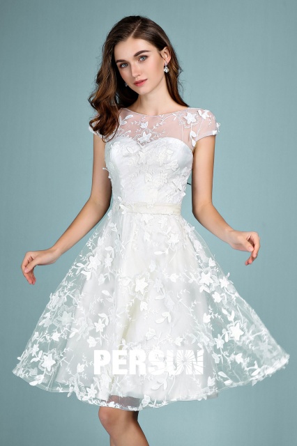 robe blanche courte chic col illusion en dentelle 3D 2020