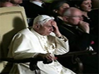 Benedikt XVI. na predpremijeri filma o Ivanu Pavlu II.