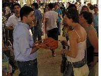 detalj s Grand Bazaara: da zna� prodat �u ti ovu torbicu:-)