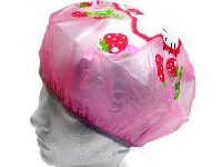 sva�ta sam od odje�e i obu�e vidio na ku�nim ljubimcima, no ovaj ima i kapu za kupanje, valjda da mu ne u�e voda u u�i dok se kupa:-)