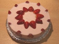 znaju da pi�em puno o jagodama, pa mi poslali ovu pjesmu sa tortom od jagoda...