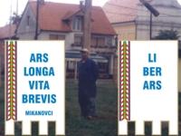 Zastava udruge je po uzoru na zastavu slavne Dbrova�ke Republike