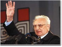 A jes lijepo dig'o ruku