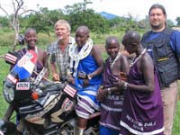 Robert, don Dra�an i Masai oko motora