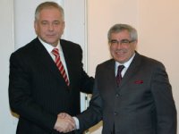 Hrvatski premijer Ivo Sanader razgovarao je u ponedjeljak s ministrom vanjskih poslova Bosne i Hercegovine Svenom Alkalajem