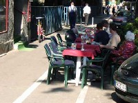 Idealno mjesto za letenje biciklom preko stola s jutarnjom kavicom, zar ne?!