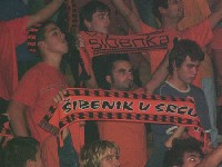 detalj sa tribine Baldekina: neki bi mogli pripoznat Tonija, vlasnika kultne pivnice Toni, starog Funcuta