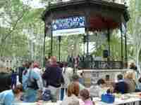 Sa nastupa u Zrinjevcu 2004.g.