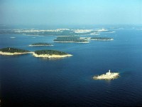 A na ovoj slici je ne�to druga�ije; Sv. Ivan je blizu, a Rovinj u daljini...