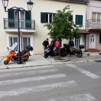 Crnogorci nam daju upute o nainu parkiranja, preporuuju gostionu 