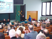 Petrina dodjeluje Mi�i priznanje