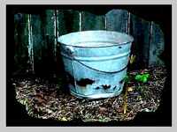 Na grebenu je doslo do ostre borbe izmedju Winnettoua, Old Shutterhanda i Old Ferroa. Staro Zeljezo je izvuklo kraci kraj, ali navik on zivi ki zgine posteno. I'll be back!